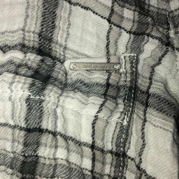 Calvin Klein grey and white flannel - Picture 2 of 4